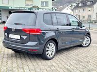 Gebraucht VW Touran 116 PS (85 kW) 2019 Grau Van / Kleinbus