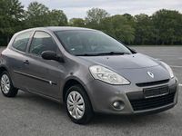 Gebraucht Renault Clio III Expression 75 PS (55 kW) 2009 Grau Kleinwagen