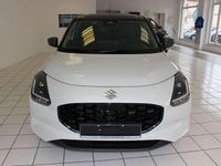 Neu Suzuki Swift Comfort 83 PS (61 kW) 2025 Pure white pearl/mineral grey Kleinwagen