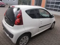 Gebraucht Peugeot 107 Active 68 PS (50 kW) 2012 Weiß Kleinwagen
