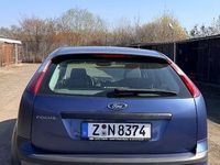 Gebraucht Ford Focus Ghia 101 PS (74 kW) 2006 Blau Limousine