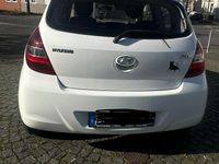 Gebraucht Hyundai i20 Edition 77 PS (56 kW) 2011 Weiß Kleinwagen