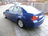 Gebraucht BMW 318 143 PS (105 kW) 2008 Blau metallic Limousine