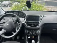 Gebraucht Peugeot 208 82 PS (60 kW) 2017 Weiß Kleinwagen