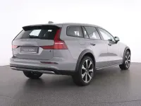 Gebraucht Volvo V60 CC Plus 196 PS (144 kW) 2024 Vapour grey / metallic Kombi