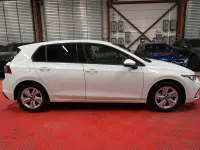 Gebraucht VW Golf VIII Life 150 PS (110 kW) 2024 Weiß Limousine