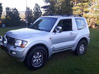 Gebraucht Mitsubishi Pajero Elegance 165 PS (121 kW) 2001 Silber metallic SUV