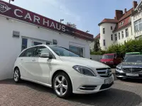 Gebraucht Mercedes B180 Sport 122 PS (89 kW) 2014 Weiß Kleinwagen