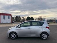 Gebraucht Toyota Verso-S Life 90 PS (66 kW) 2013 Silber Van / Kleinbus