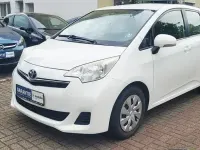 Gebraucht Toyota Verso-S Life 99 PS (72 kW) 2013 Weiß Van / Kleinbus