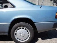 Gebraucht Mercedes E300 179 PS (131 kW) 1988 Blau Coupé