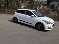 Gebraucht Hyundai i20 Passion 84 PS (61 kW) 2016 Weiß Limousine