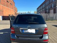 Gebraucht Mercedes ML350 211 PS (155 kW) 2011 Grau SUV