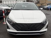 Neu Hyundai i20 79 PS (58 kW) 2025 Grau Limousine