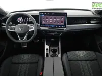 Neu VW Passat R-line 193 PS (141 kW) 2026 Grenadilla black meta... Kombi