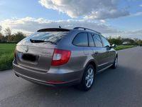 Gebraucht Skoda Superb 140 PS (102 kW) 2011 Andere farben Kombi