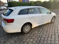 Gebraucht Toyota Avensis Basis 126 PS (92 kW) 2012 Weiß Kombi