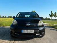 Gebraucht Toyota Aygo 68 PS (50 kW) 2013 Schwarz Kleinwagen