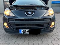 Gebraucht Peugeot 207 95 PS (69 kW) 2011 Schwarz Kleinwagen