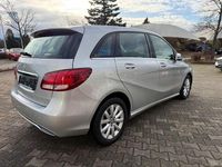 Gebraucht Mercedes B180 Style 122 PS (89 kW) 2016 Silber Van / Kleinbus
