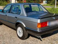 Gebraucht BMW 318 102 PS (75 kW) 1987 Silber Limousine