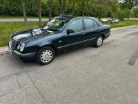 Gebraucht Mercedes E200 136 PS (100 kW) 1998 Blau Limousine