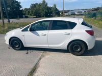 Gebraucht Opel Astra 101 PS (74 kW) 2011 Weiß Limousine