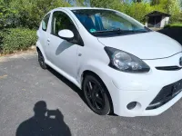 Używany Toyota Aygo 68 KM (50 kW) 2012 Biały Hatchback