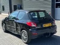 Gebraucht Peugeot 206+ 60 PS (44 kW) 2011 Schwarz Kleinwagen