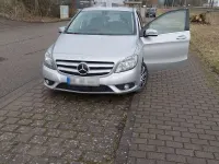 Gebraucht Mercedes B180 122 PS (89 kW) 2012 Silber Kleinwagen