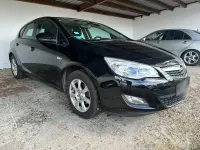 Gebraucht Opel Astra 140 PS (102 kW) 2010 Schwarz Limousine