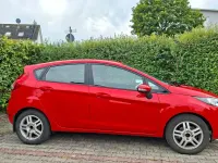 Gebraucht Ford Fiesta Trend 101 PS (74 kW) 2013 Rot Kleinwagen