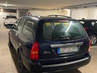 Gebraucht Ford Focus Ghia 101 PS (74 kW) 2002 Blau Kombi