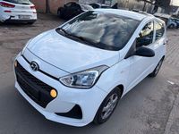 Gebraucht Hyundai i10 67 PS (49 kW) 2017 Weiß Kleinwagen
