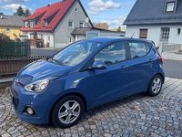 Gebraucht Hyundai i10 Edition 87 PS (63 kW) 2015 Blau Kleinwagen