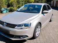 Second-hand VW Jetta 140 CP (102 kW) 2013 Auriu Berlinǎ