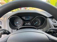 Gebraucht Ford Focus Ambiente 101 PS (74 kW) 2015 Schwarz Limousine