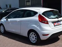 Gebraucht Ford Fiesta Trend 92 PS (67 kW) 2012 Weiß Kleinwagen
