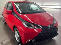 Gebraucht Toyota Aygo X-play 69 PS (50 kW) 2015 Rot Kleinwagen
