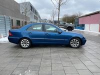 Second-hand Mercedes C220 146 CP (107 kW) 2005 Albastru Berlinǎ