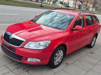 Gebraucht Skoda Octavia Ambition 105 PS (77 kW) 2012 Corridarot Kombi