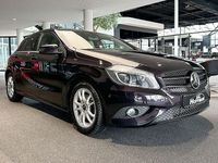Gebraucht Mercedes A180 121 PS (88 kW) 2015 Violett Limousine