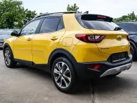Gebraucht Kia Stonic Spirit 120 PS (88 kW) 2021 Floridagelb met./schwar (metallic) SUV