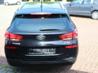 Gebraucht Hyundai i30 101 PS (74 kW) 2018 Schwarz Kombi