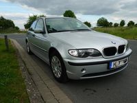 Gebraucht BMW 318 114 PS (83 kW) 2002 Silber metallic Limousine