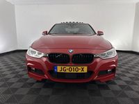 Używany BMW 330 Executive 258 KM (189 kW) 2015 Czerwony Sedan/Limuzyna