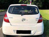 Gebraucht Hyundai i20 Edition 78 PS (57 kW) 2010 Weiß Kleinwagen