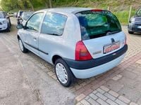 Używany Renault Clio II 58 KM (42 kW) 2000 Srebrny Hatchback