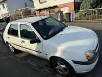 Gebraucht Ford Fiesta Futura 60 PS (44 kW) 2000 Weiß Kleinwagen