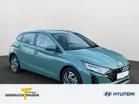 Gebraucht Hyundai i20 Comfort 101 PS (74 kW) 2024 Dragon red Kleinwagen